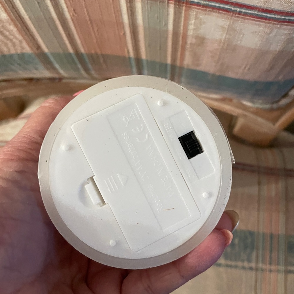 White Candle with Skull Design - Picture 3 of 3